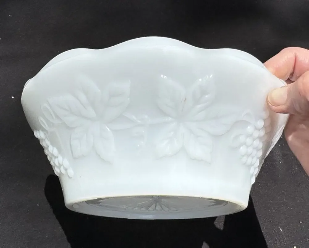 Vintage Indiana Milk Glass Colony Harvest Grape 8 1/2'' Fruit Bowl. Mint -A58